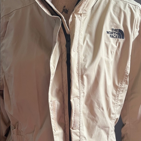 The North Face Women's Khaki Utility Shell Jacket - Picture 2 of 9
